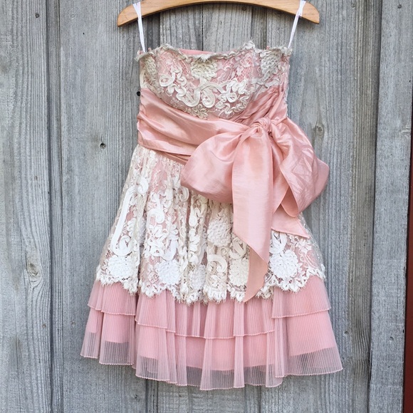 Betsey Johnson 🎀 - Picture 1 of 5